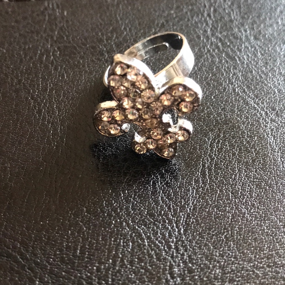 White Fleur-de-lis ring